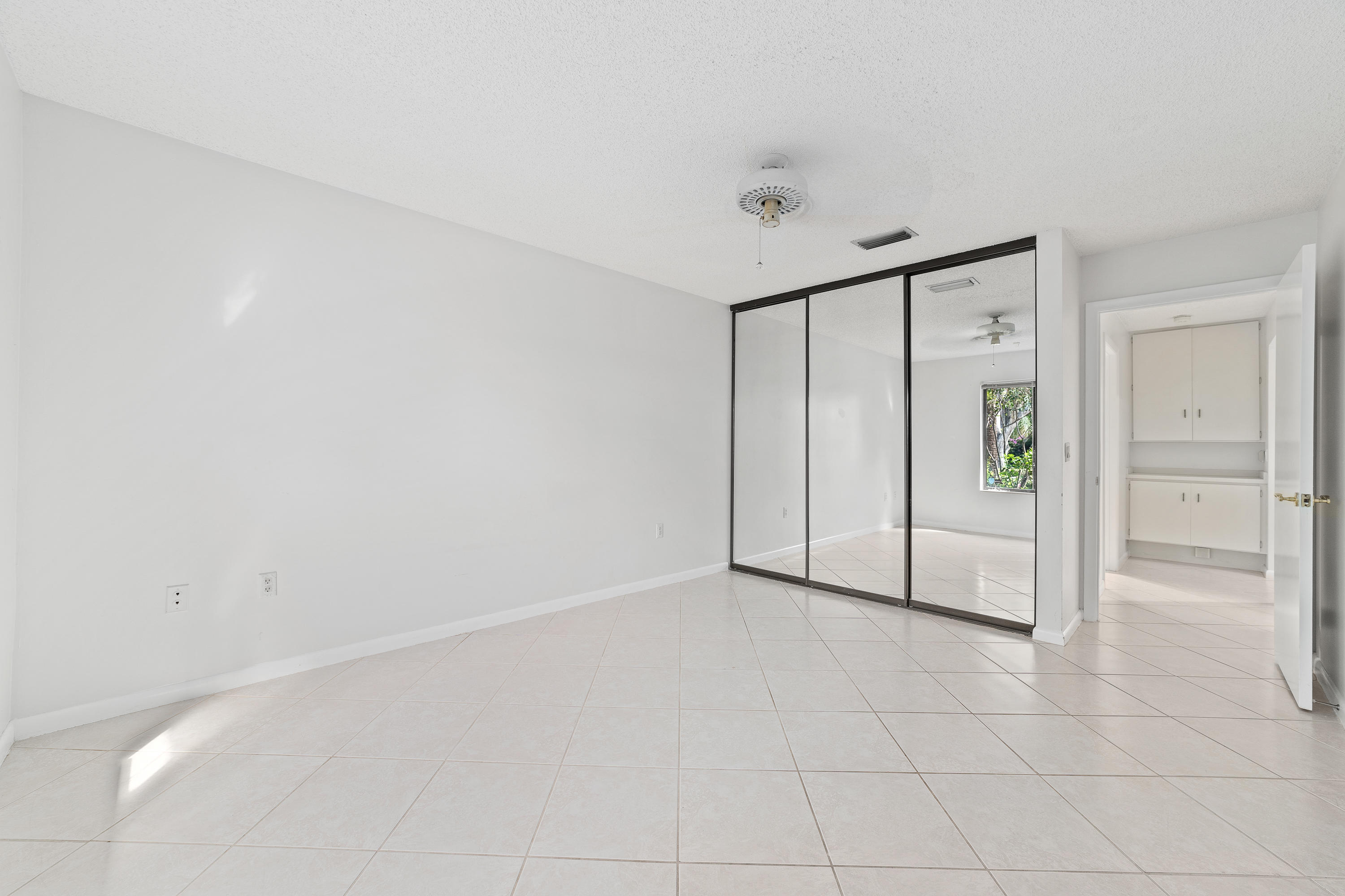 2630 Mohawk Circle West Palm Beach, FL 33409 - Photo 33 of 39 a view of an empty room