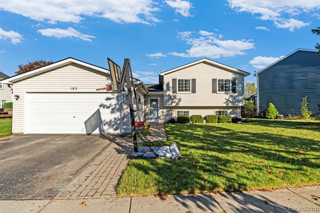 105 Turtle Trace Pinckney, MI 48169 - Photo 2 of 31 Gallery Image 2