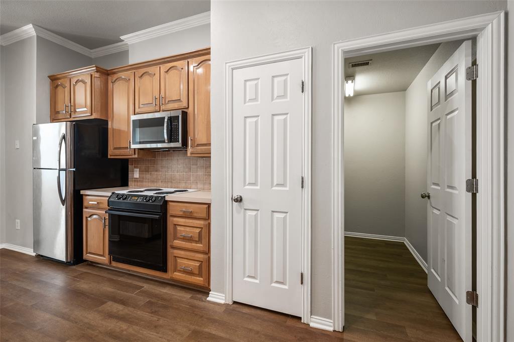 412 Springhill Court Burleson, TX 76028 - Photo 11 of 36