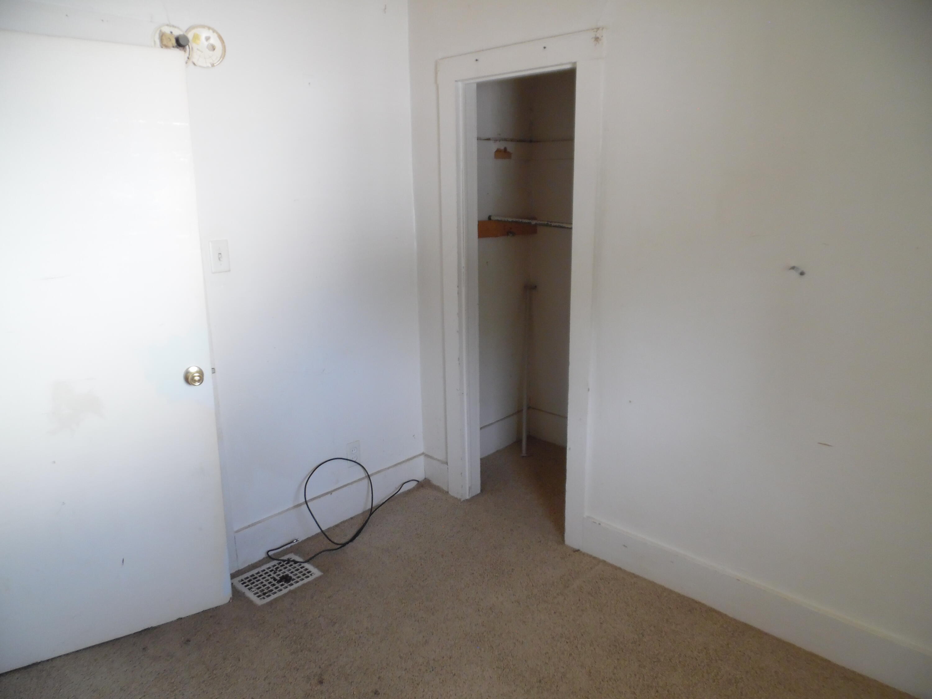 441 Adams Street Jackson, MI 49202 - Photo 7 of 20 SAM_0606