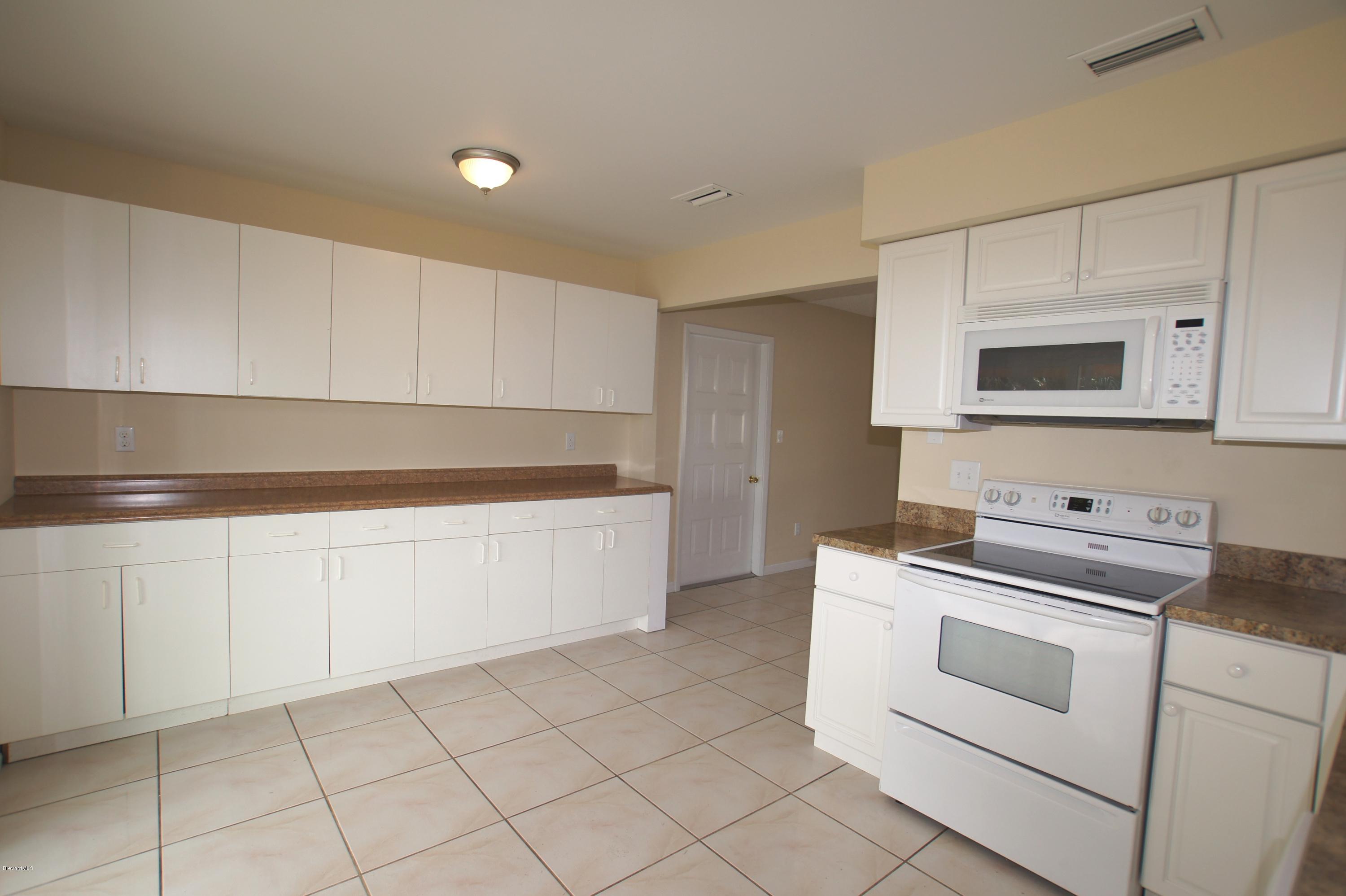 6337 Hudson Road Cocoa, FL 32927 - Photo 10 of 18 Kitchen