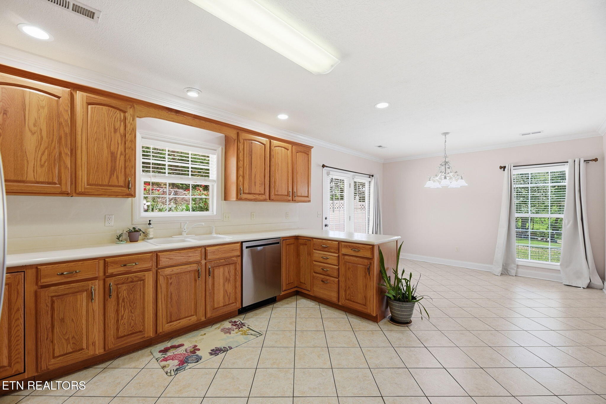 221 Sweetgum Lane Oak Ridge, TN 37830 - Photo 15 of 38 15-web-or-mls-DSC_9624