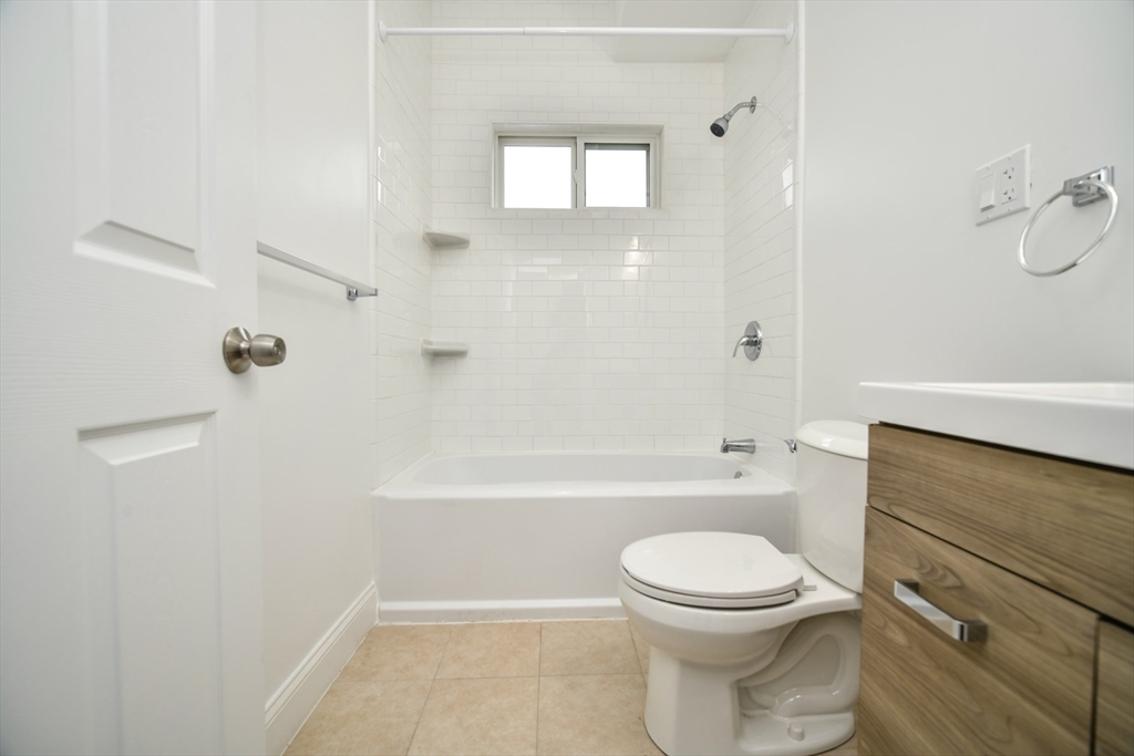 55 Dale Street, Unit 3 Boston, MA 02119 - Photo 10 of 24 a bathroom with a toilet and a bathtub