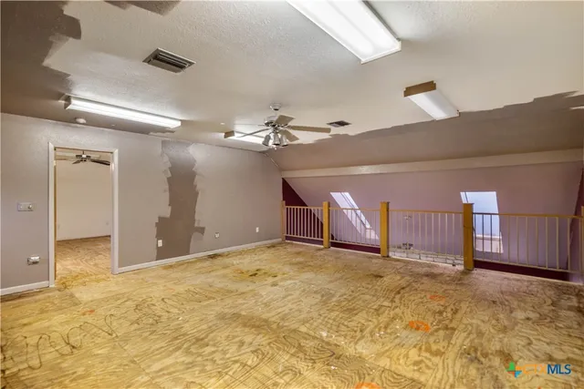 a view of a livingroom with a ceiling fan
