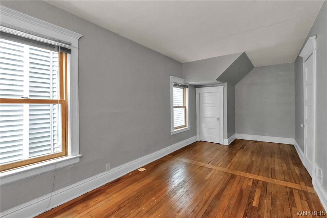 75 Inwood Place Buffalo, NY 14209 - Photo 11 of 36 lower unit bedroom 1