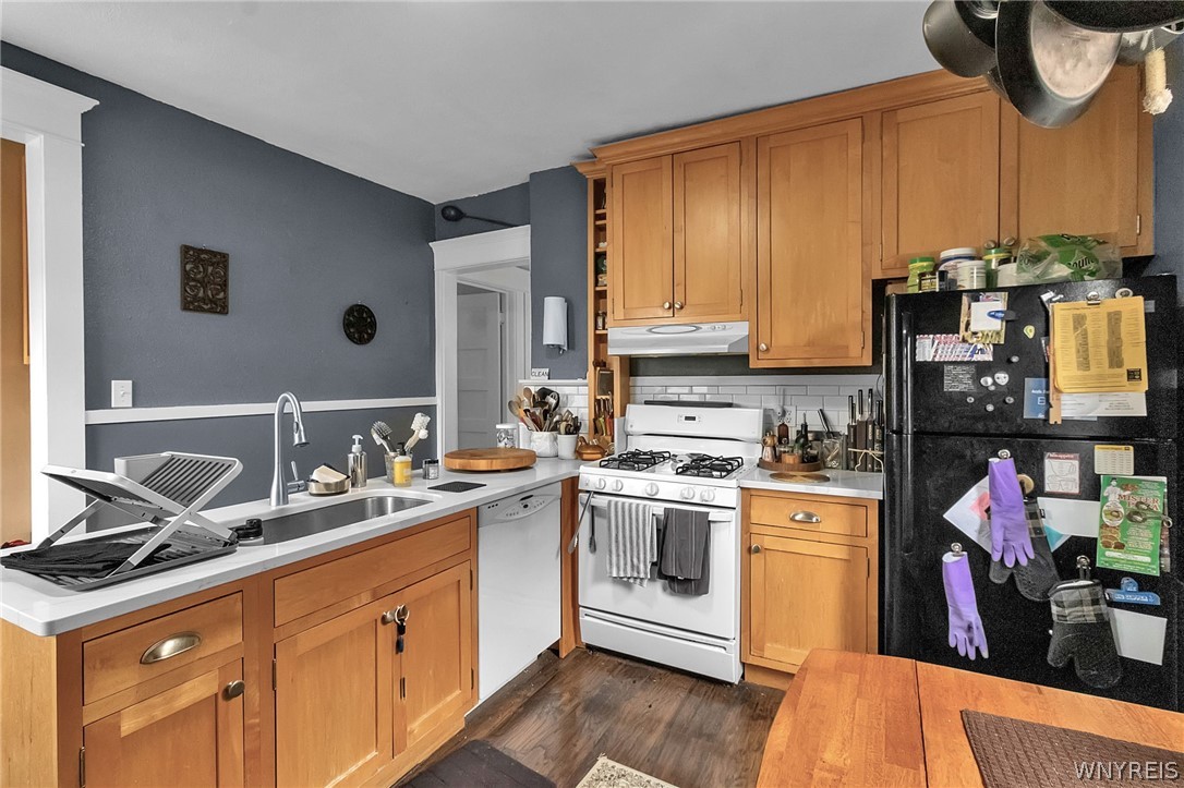 75 Inwood Place Buffalo, NY 14209 - Photo 19 of 36 Upper unit kitchen