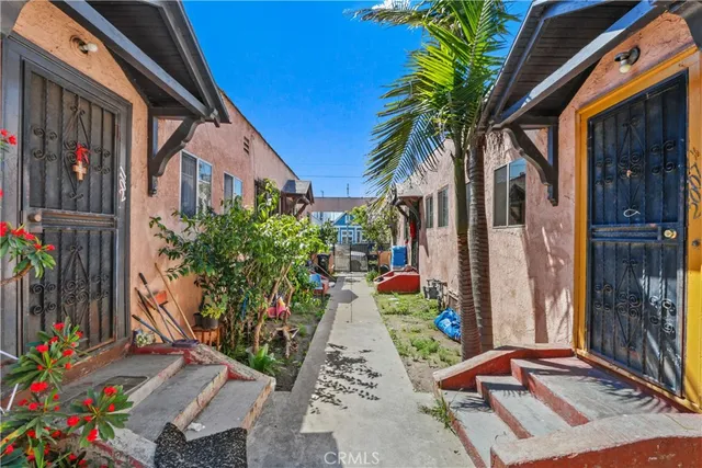 a front view of house with yard