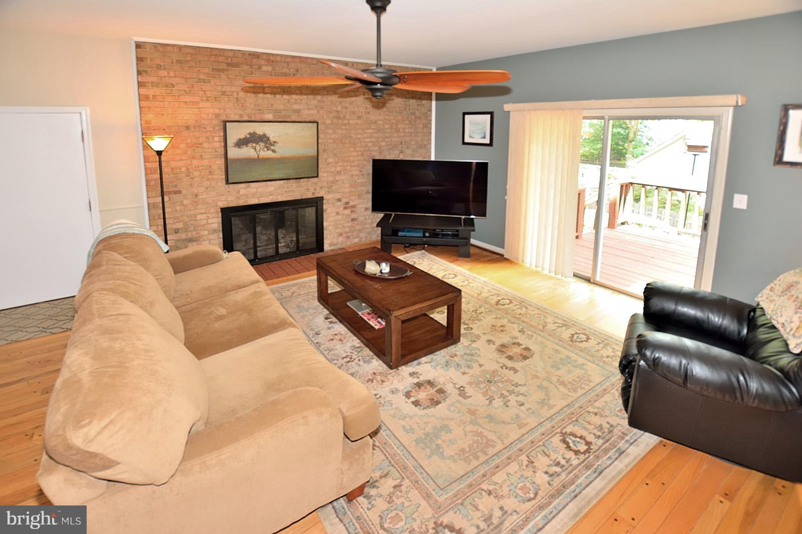 8008 West Point Drive Springfield, VA 22153 - Photo 11 of 30 Family Room