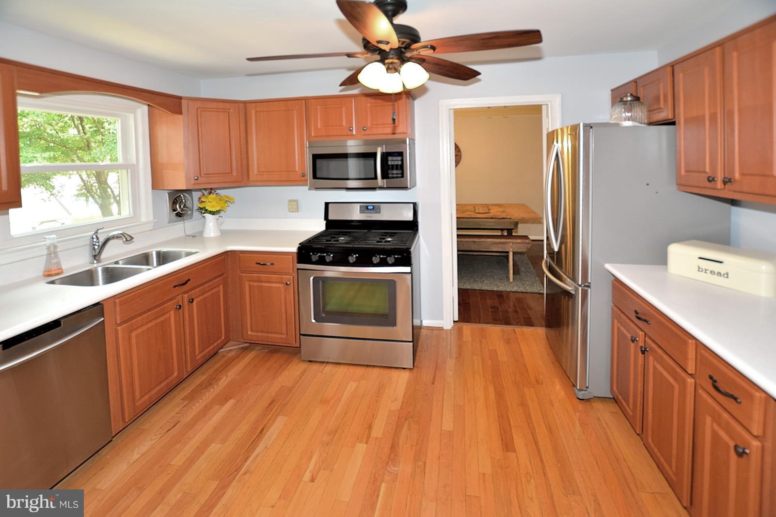 8008 West Point Drive Springfield, VA 22153 - Photo 5 of 30 Kitchen