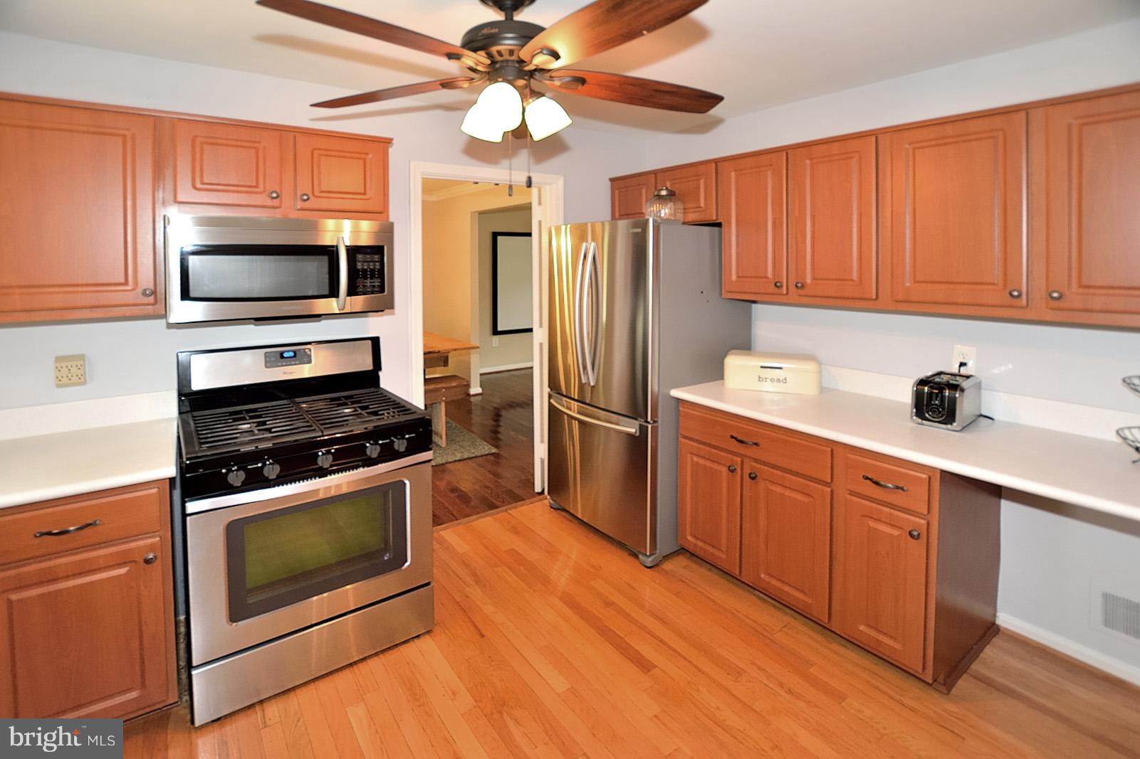8008 West Point Drive Springfield, VA 22153 - Photo 6 of 30 Kitchen