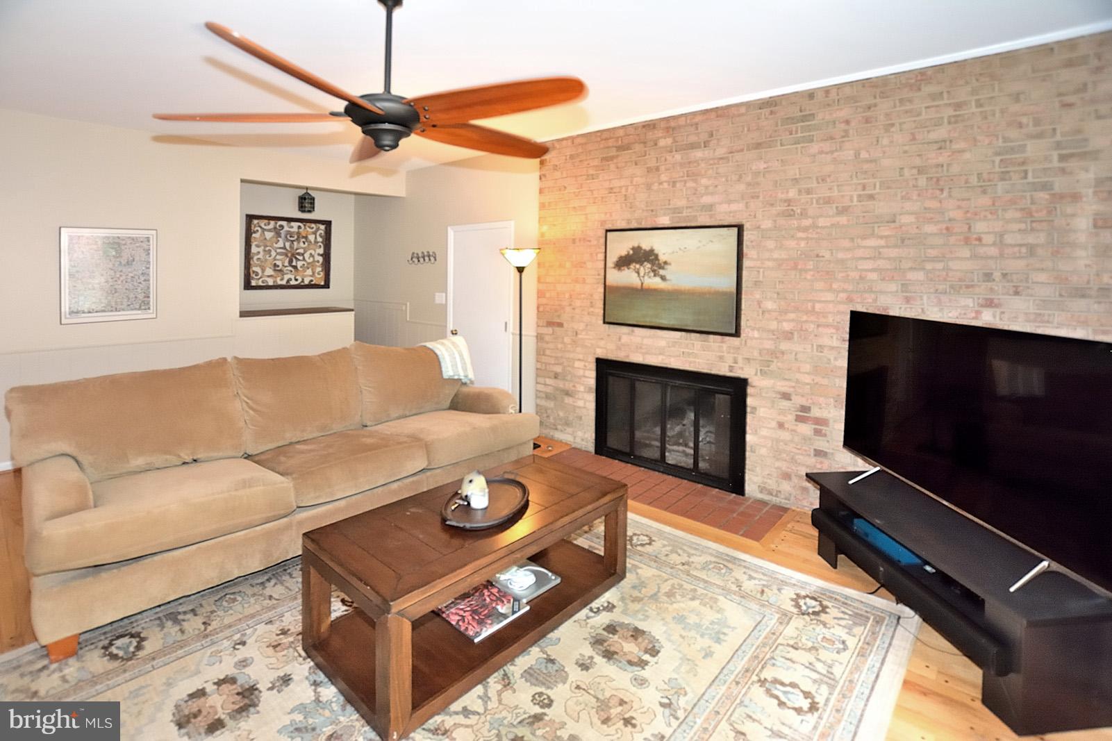 8008 West Point Drive Springfield, VA 22153 - Photo 10 of 30 Family Room