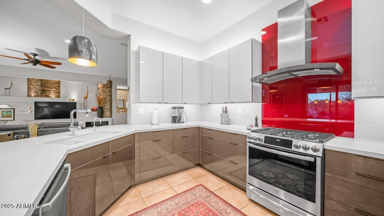 2401 West Webster Court Anthem, AZ 85086 - Photo 4 of 68 19