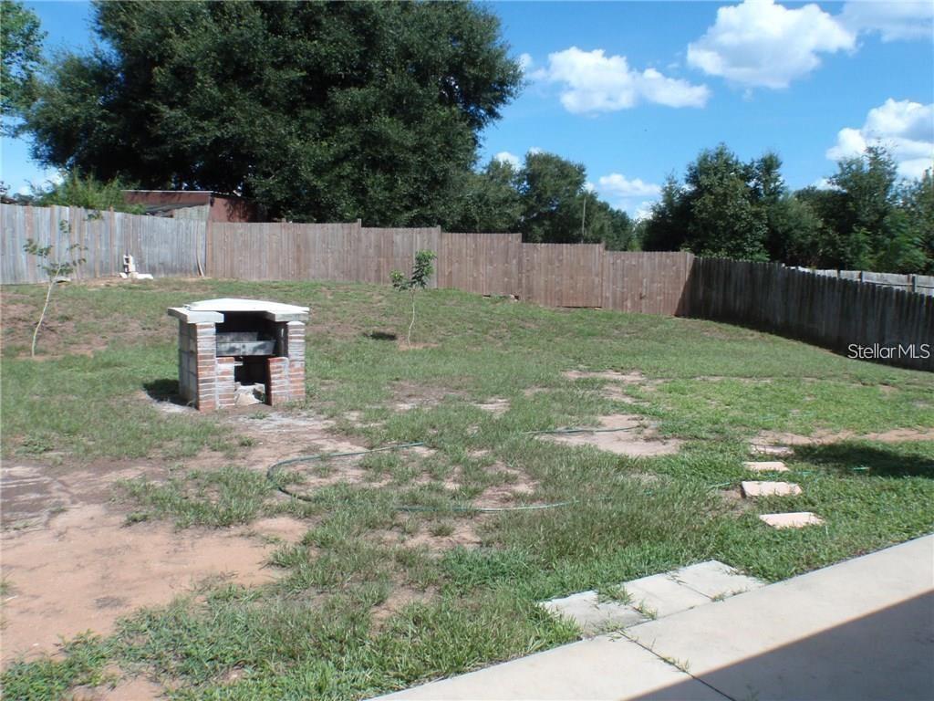 17236 3rd Street Montverde, FL 34756 - Photo 21 of 29 a backyard of a house with lots of green space