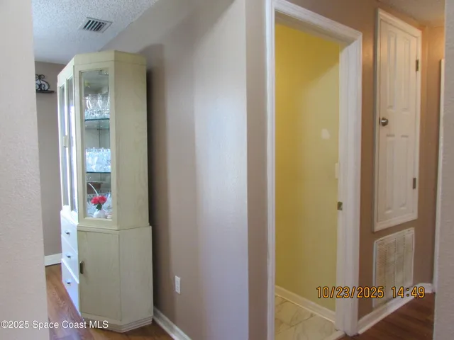 a view of hallway with a hallway