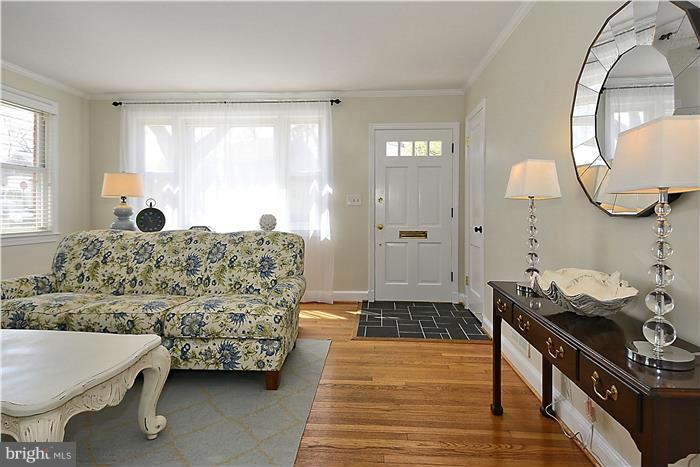 1003 Strout Street Silver Spring, MD 20901 - Photo 3 of 28 a living room with furniture and a mirror