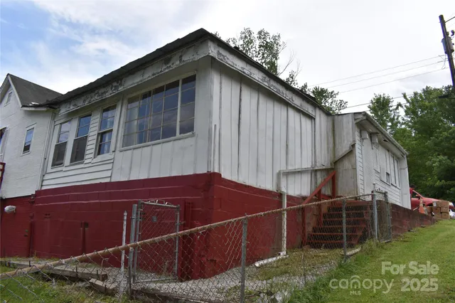 a view of a golf course with a garden