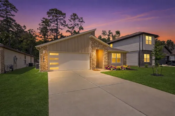 $327,500 | 10426 Plateau Pt Trail, Conroe, TX 77384