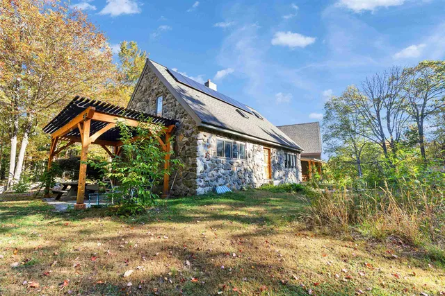 $985,000 | 6 Mottau Drive, Lyndeborough, NH 03082