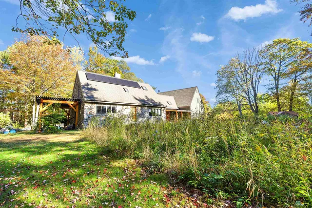 $985,000 | 6 Mottau Drive, Lyndeborough, NH 03082