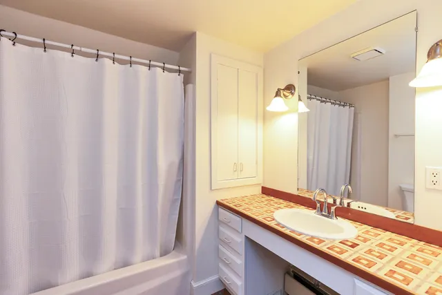 $985,000 | 6 Mottau Drive, Lyndeborough, NH 03082