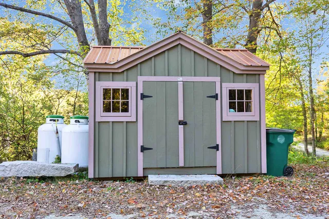 $985,000 | 6 Mottau Drive, Lyndeborough, NH 03082