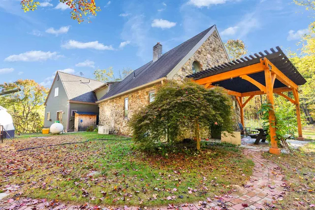 $985,000 | 6 Mottau Drive, Lyndeborough, NH 03082