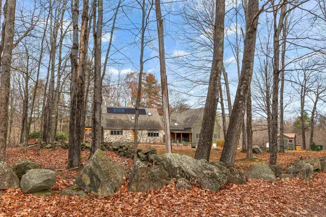 $985,000 | 6 Mottau Drive, Lyndeborough, NH 03082