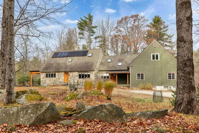 $985,000 | 6 Mottau Drive, Lyndeborough, NH 03082