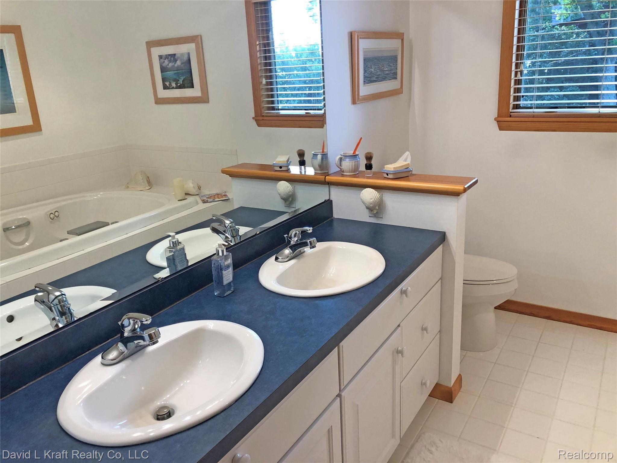 8224 Crescent Beach Road Pigeon, MI 48755 - Photo 18 of 55 8224CrescentBeachMasterBath2.jpg