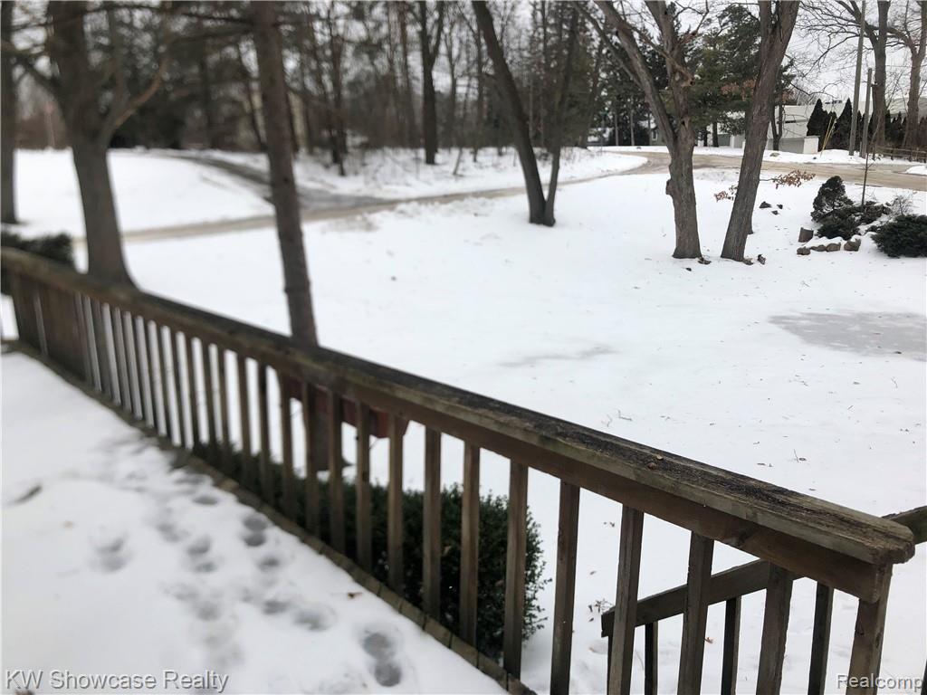 2640 Ridge Road White Lake, MI 48383 - Photo 5 of 34 DCFEC30F-C770-4ABC-8892-13F909DF5343.jpeg