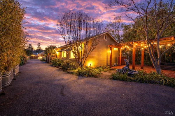 $1,400,000 | 115 Sherman Street, Healdsburg, CA 95448