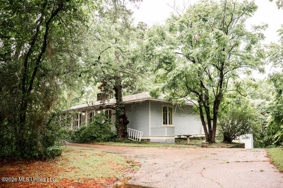 108 Dana Road Natchez, MS 39120 - Photo 2 of 46 01