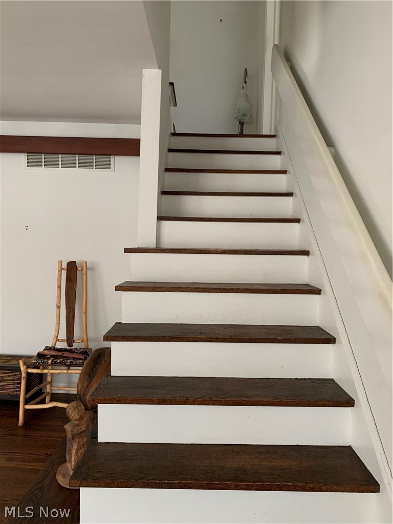 2393 Overlook Road Cleveland, OH 44106 - Photo 18 of 28