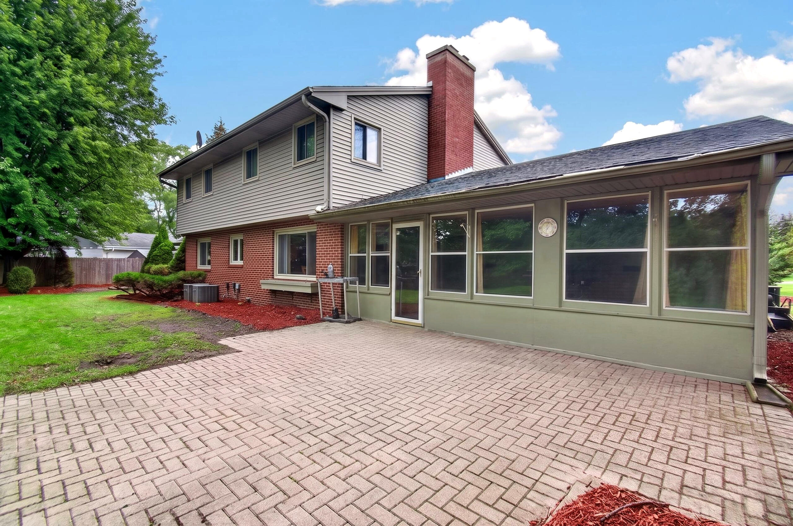 418 Jonathon Drive Racine, WI 53402 - Photo 6 of 40 DSC_4453