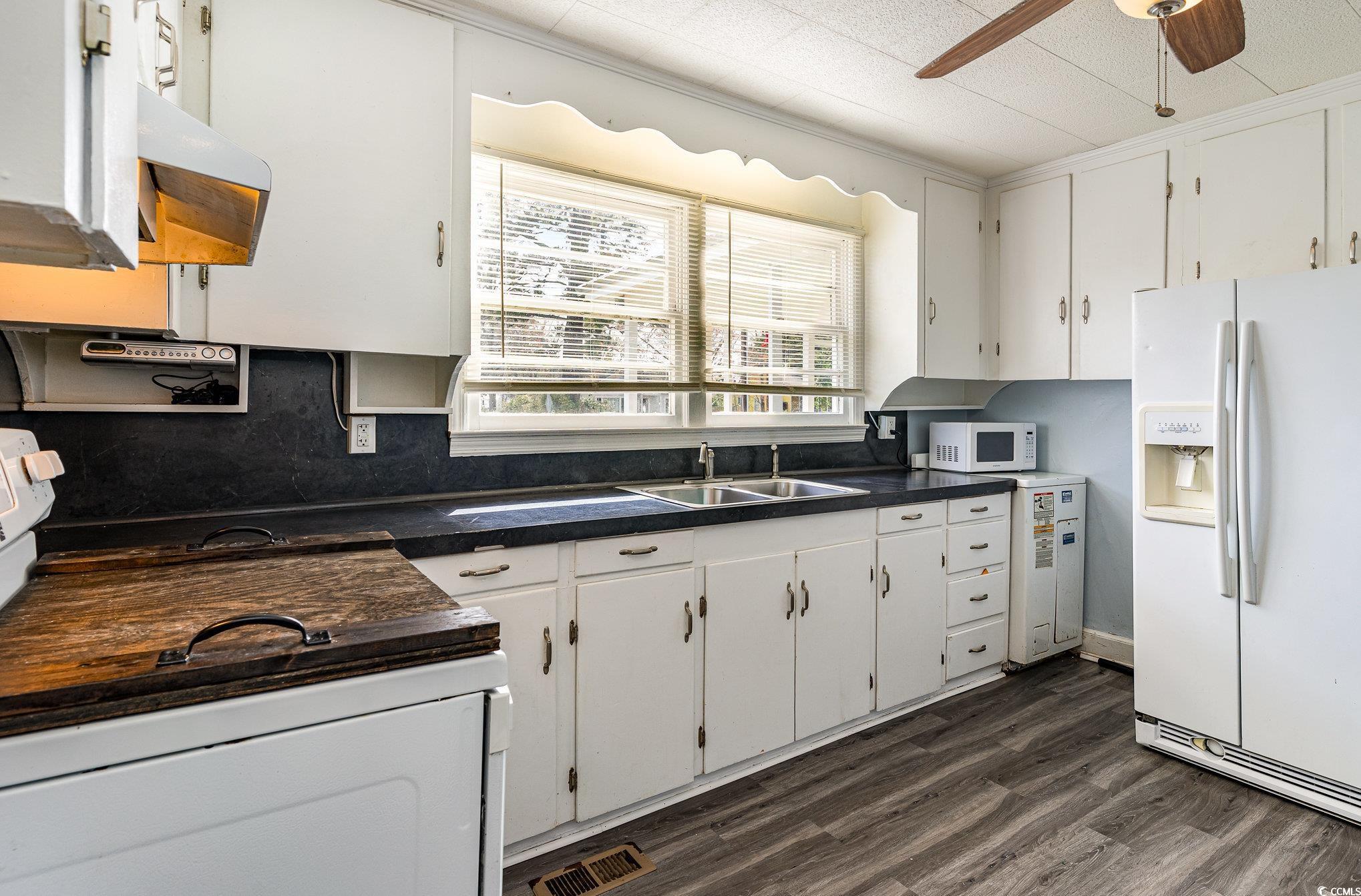 606 Britt Street Georgetown, SC 29440 - Photo 7 of 28 Kitchen with visible vents, a sink, dark counterto