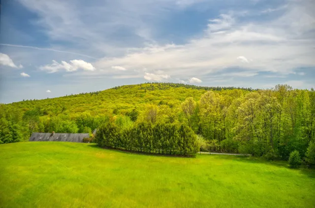 $900,000 | 79 Summit Drive, New Boston, NH 03070