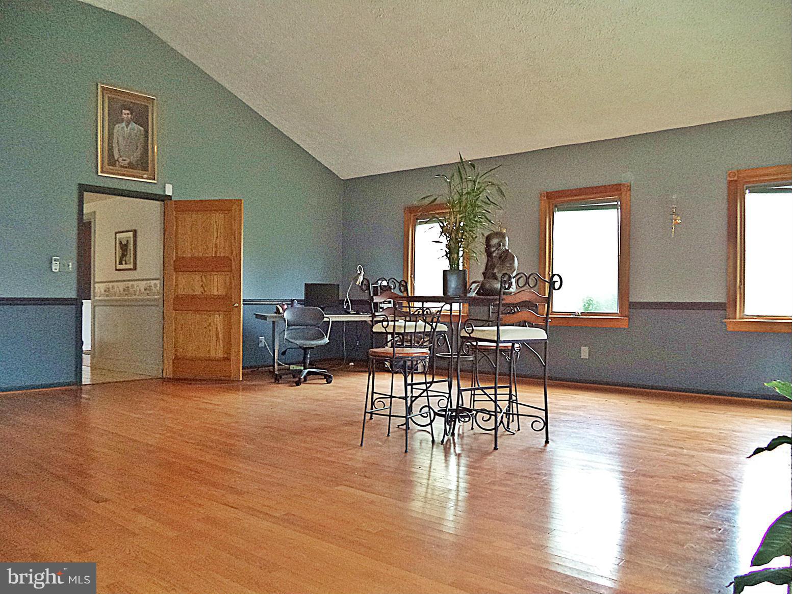 360 Jones Station Road Arnold, MD 21012 - Photo 17 of 30 EXPANSIVE GREAT ROOM 15-ft CATHEDRAL CEILINGS !