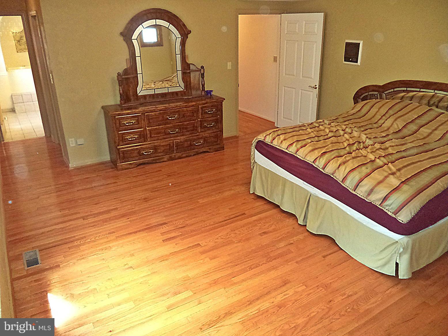 360 Jones Station Road Arnold, MD 21012 - Photo 20 of 30 SPACIOUS Master-Suite WIC+2nd CLoset,Box-Bays, EN-