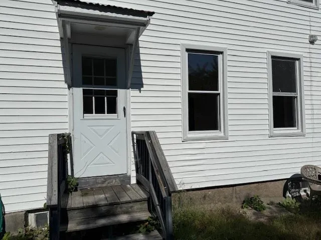 $1,960 | 9 Gowen Street, Sanford, ME 04073