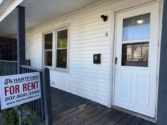 $1,960 | 9 Gowen Street, Sanford, ME 04073