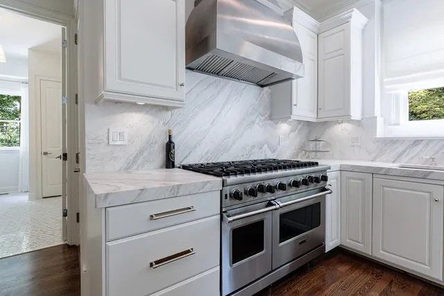 a view of entryway and hall