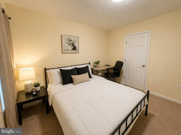 $469,900 | 15704 John Diskin Circle, Woodbridge, VA 22191