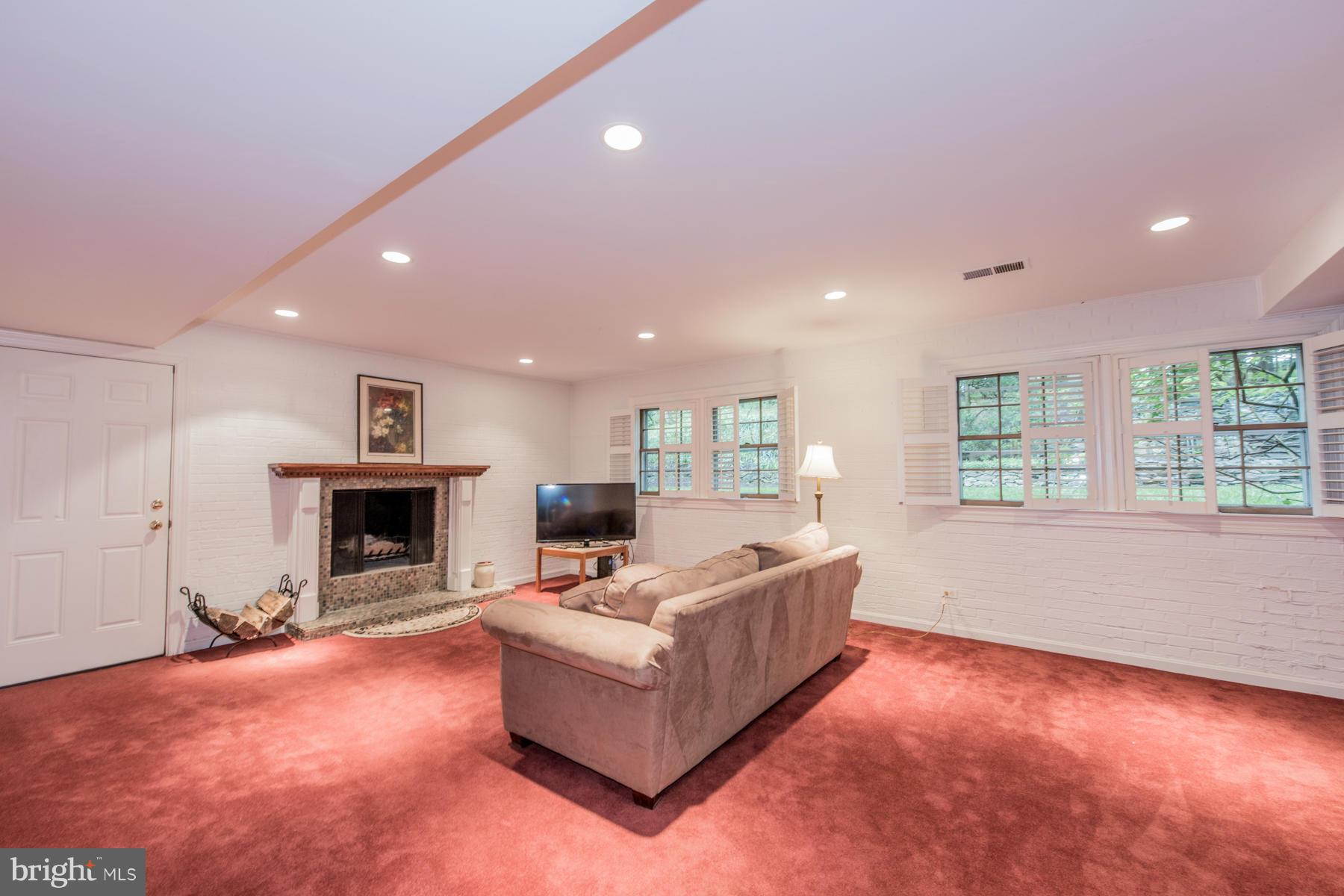 12810 Gaffney Road Silver Spring, MD 20904 - Photo 13 of 30 Family Room