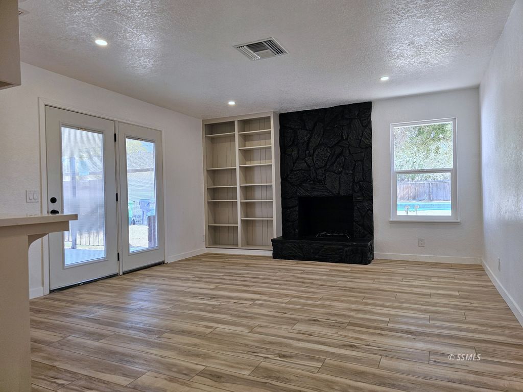 817 West Wasp Avenue Ridgecrest, CA 93555 - Photo 4 of 50