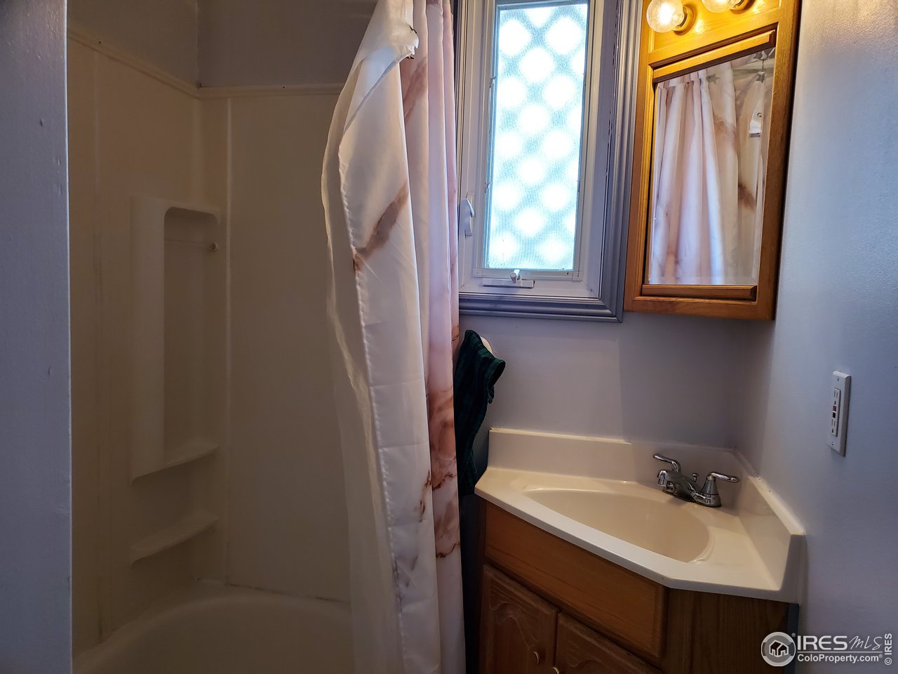 1026 23rd Street Road Greeley, CO 80631 - Photo 13 of 15 3/4 bathroom
