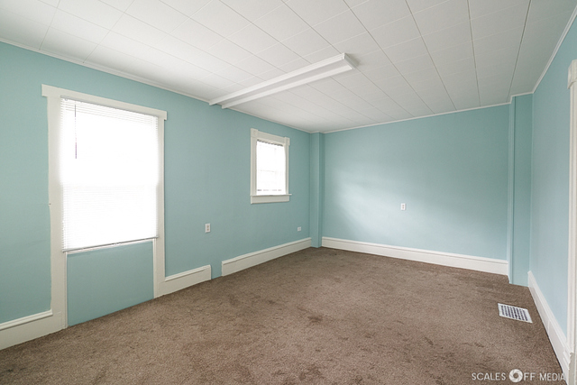 515 Walnut Avenue Elgin, IL 60123 - Photo 12 of 28 an empty room with windows