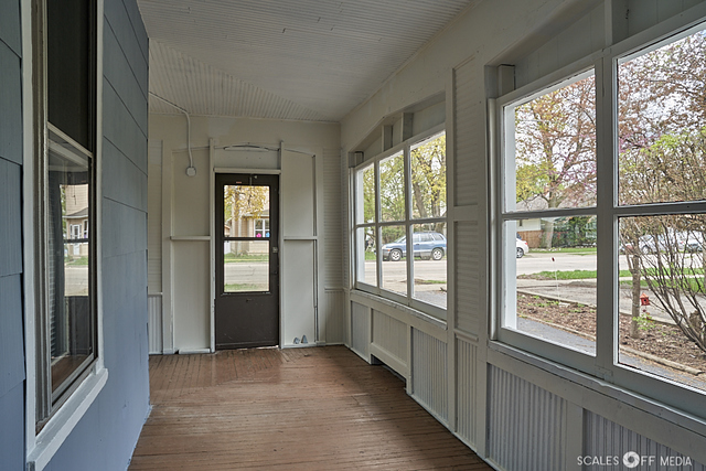 515 Walnut Avenue Elgin, IL 60123 - Photo 20 of 28 a view of an entryway