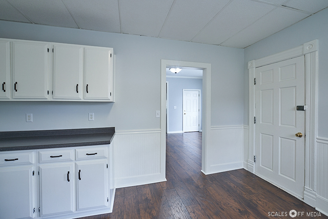 515 Walnut Avenue Elgin, IL 60123 - Photo 3 of 28 a view of cabinets with wooden floor