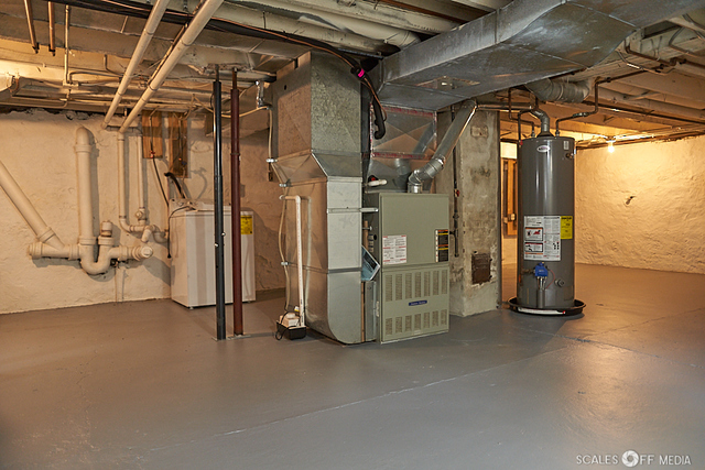 515 Walnut Avenue Elgin, IL 60123 - Photo 26 of 28 a view of a storage room