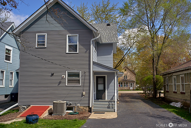 515 Walnut Avenue Elgin, IL 60123 - Photo 27 of 28 a front view of a house with a yard and garage